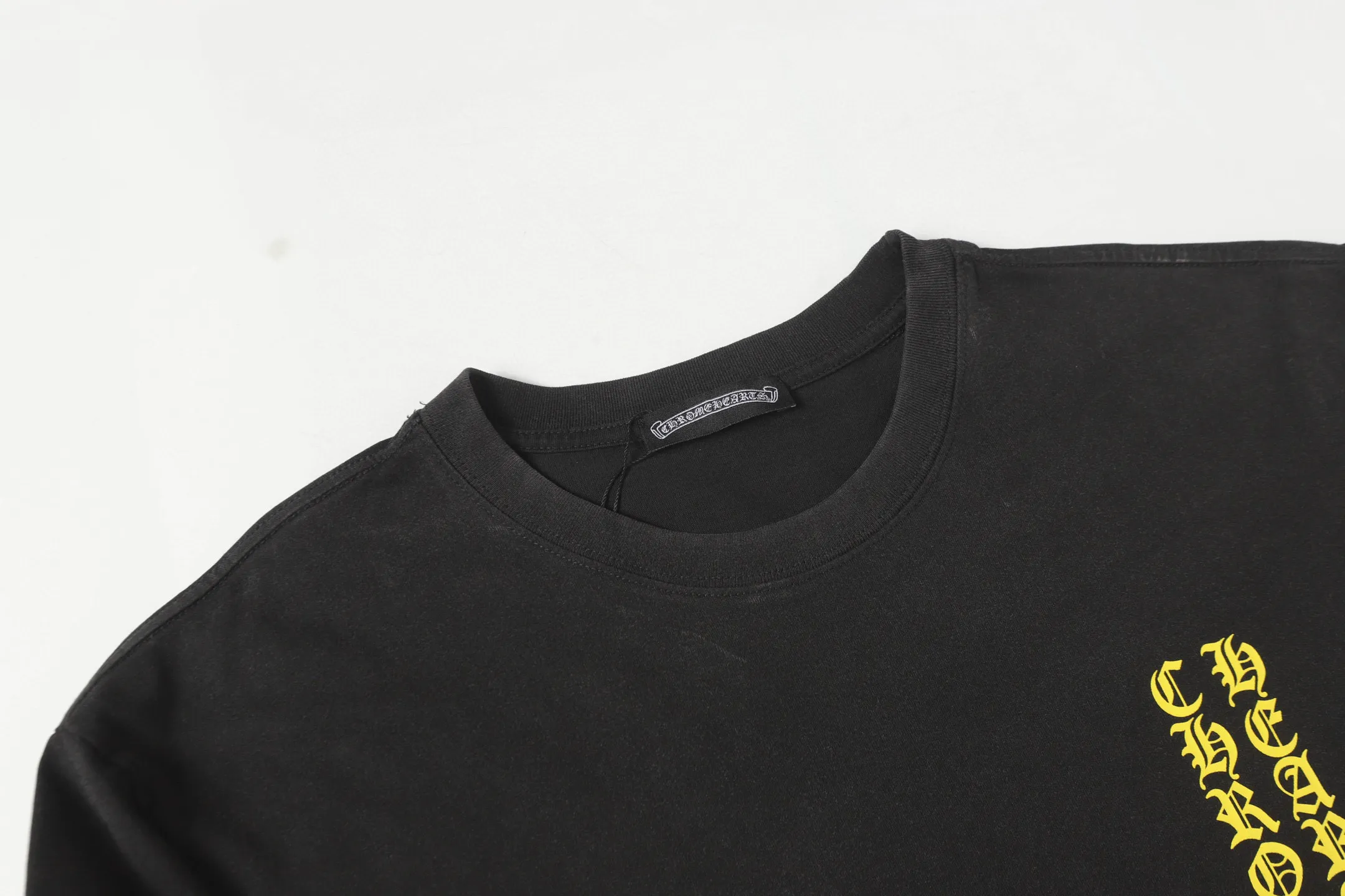 🅿️180 Chrome hearte/Chrome heart ch 25ss early spring new Sanskrit logo washed T-shirt short sleeves. A must-have item for daily commuting for men and women in light luxury. The correct version is welcome to compare. Detailed features ·280g 100% cotton double yarn jersey fabric ·Special thickened 32 pieces of double-strand 1x1 thread in the same vat ·Double-needle cross-stitch technology ·Original main mark washed hangtag COLOUR: Washed black SIZE：xs-l